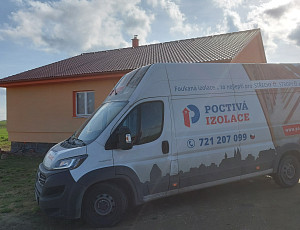 Zateplení stropu rodinného domu pomocí foukané izolace